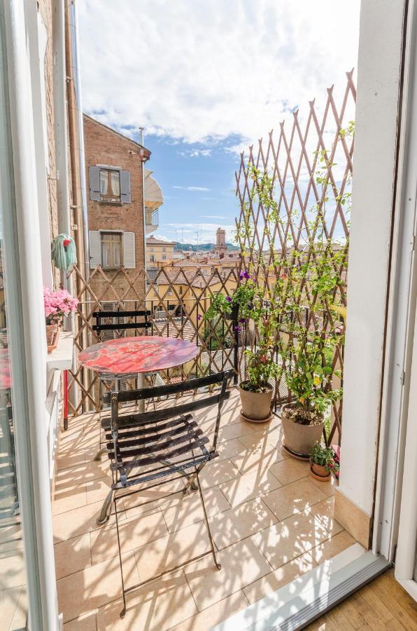 Inner Bo, Terrazzino Vista Tetti In Centro Storico Bolonya Dış mekan fotoğraf